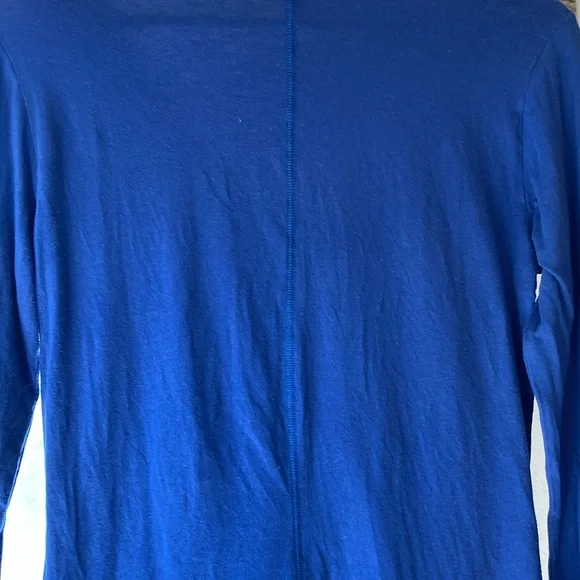 Women’s Dark Blue CAbi Ruched Fitted V Neck Shirt with ruched sleeves, size M - Picture 9 of 9